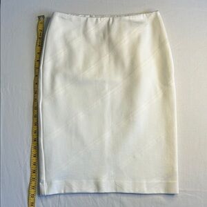 White House Black Market Elegant White Pencil Skirt size 4